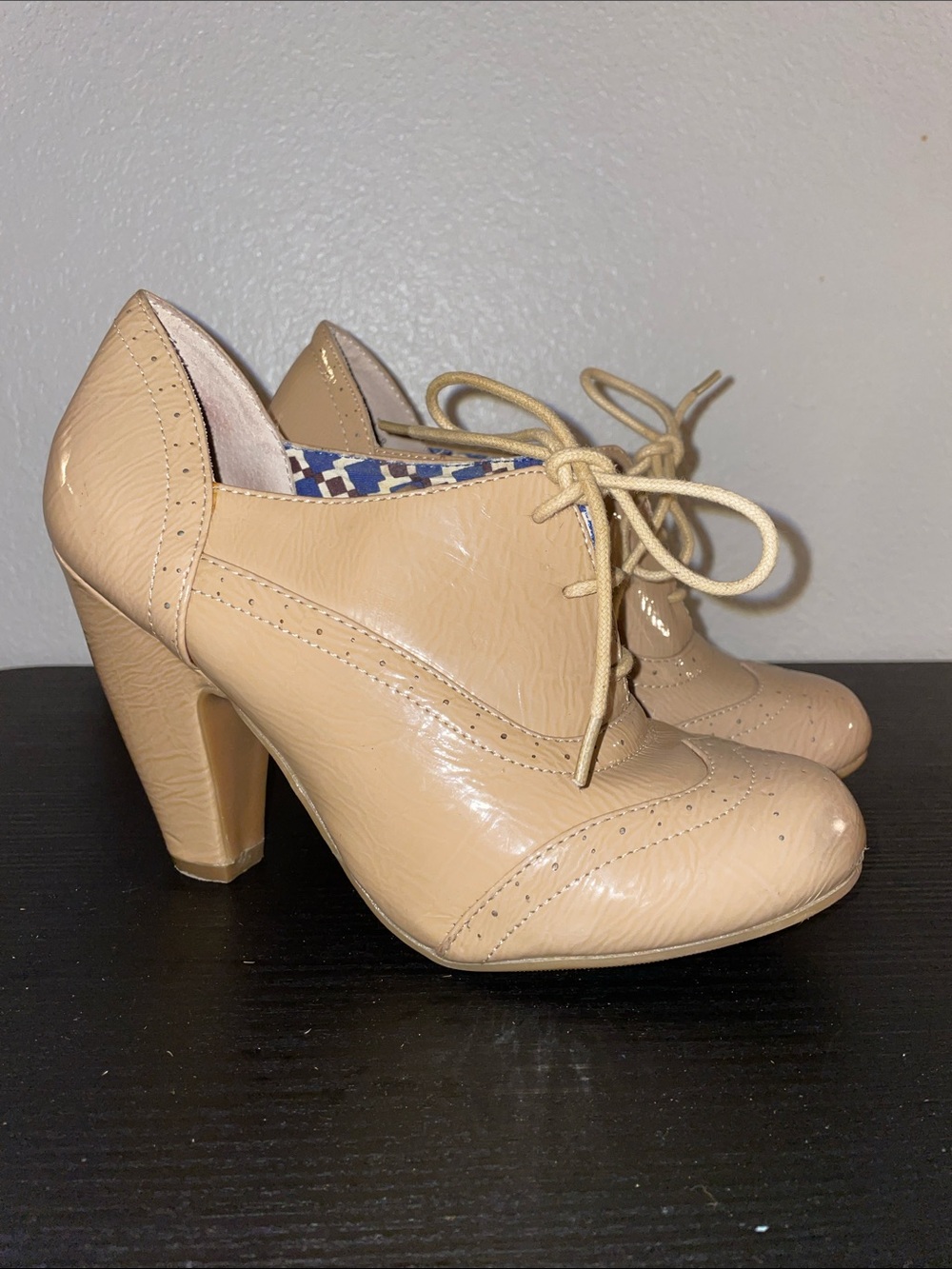 London Rebel Neutral Beige Lace-Up Heeled Oxfords Sz 7